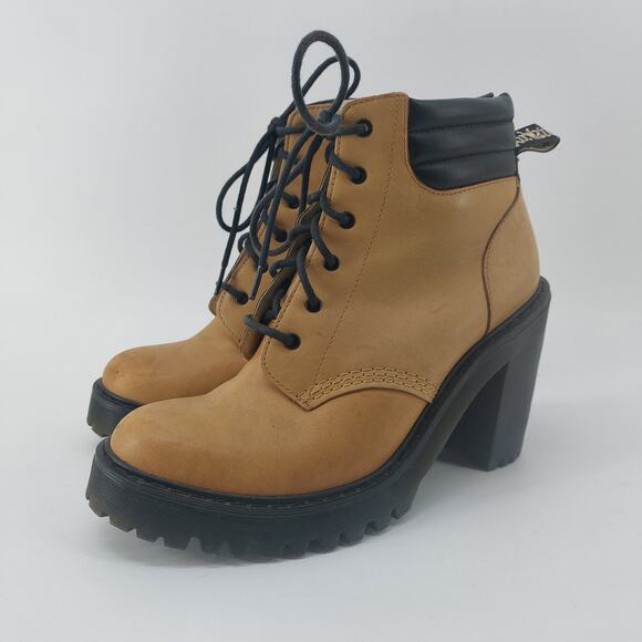 Dr. Martens Tan Persephone Sz 8 Eye Heeled Ankle Boots Women - Picture 12 of 12